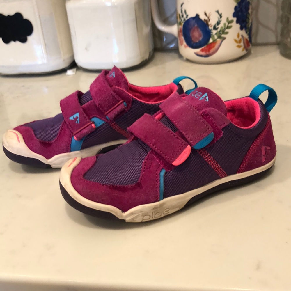 Plae sneakers, only worn twice!